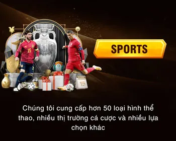 Cầu thủ bóng đá đang sút bóng trên sân cỏ